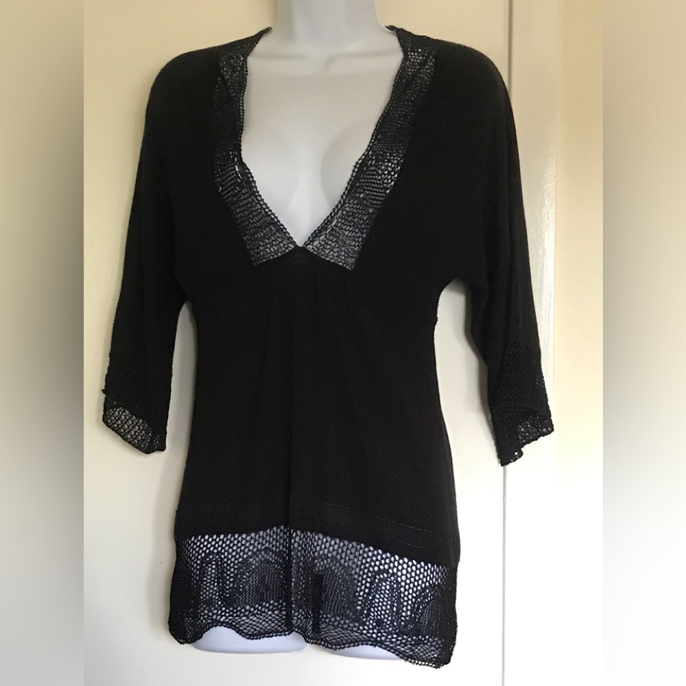 CITY UNLTD.size S , knit lace black top ,3/4 size sleeves V neck Beautiful done